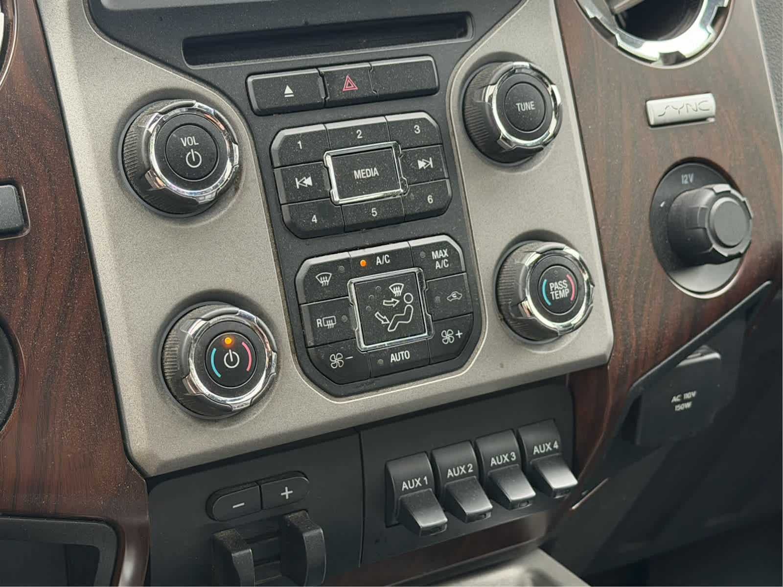 2016 Ford Super Duty F-350 SRW Pickup Lariat