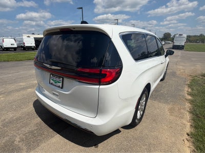 2025 Chrysler Pacifica Select