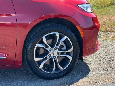 2025 Chrysler Pacifica Pinnacle