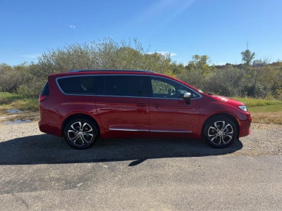 2025 Chrysler Pacifica Pinnacle
