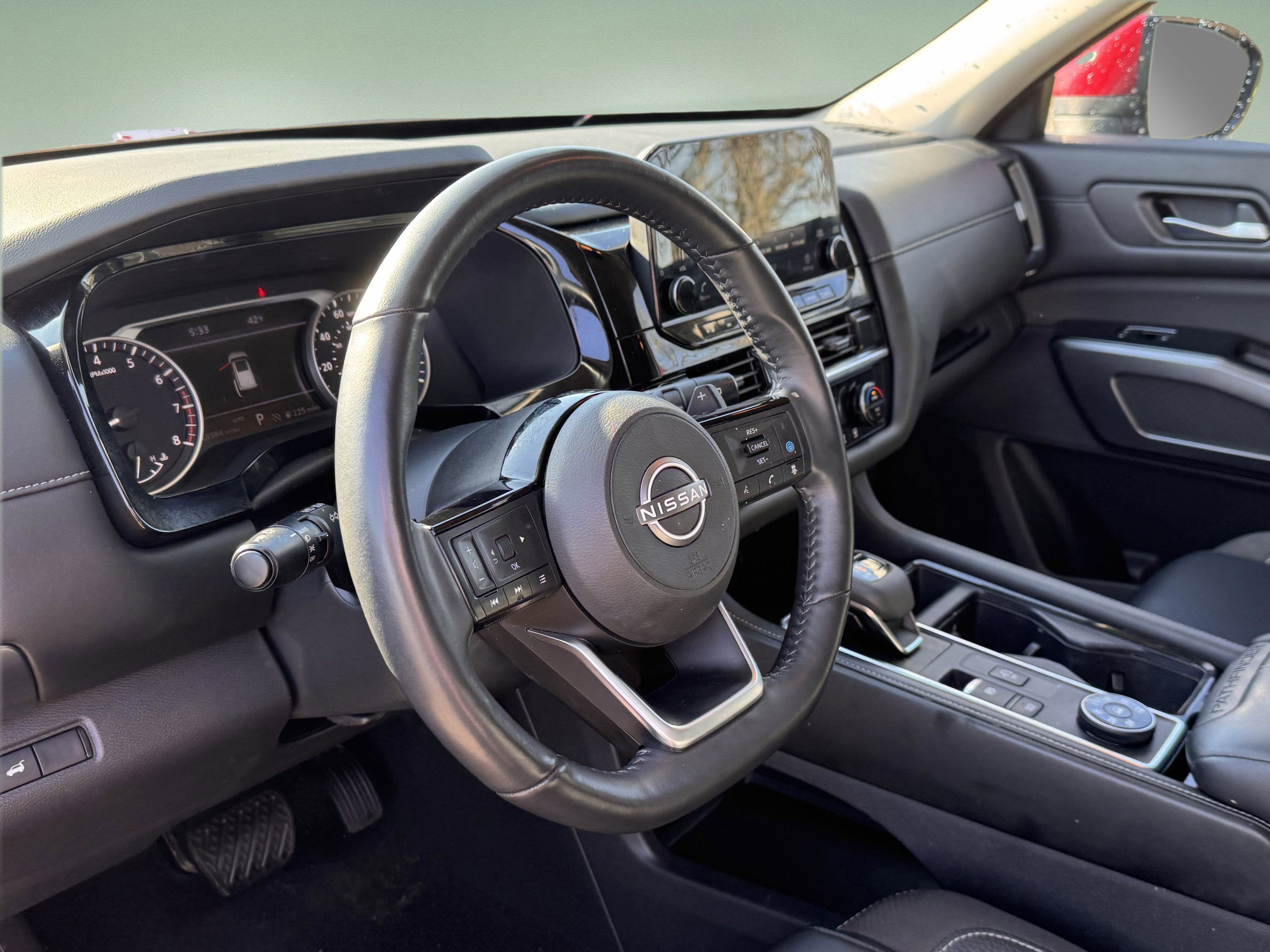 2023 Nissan Pathfinder SL