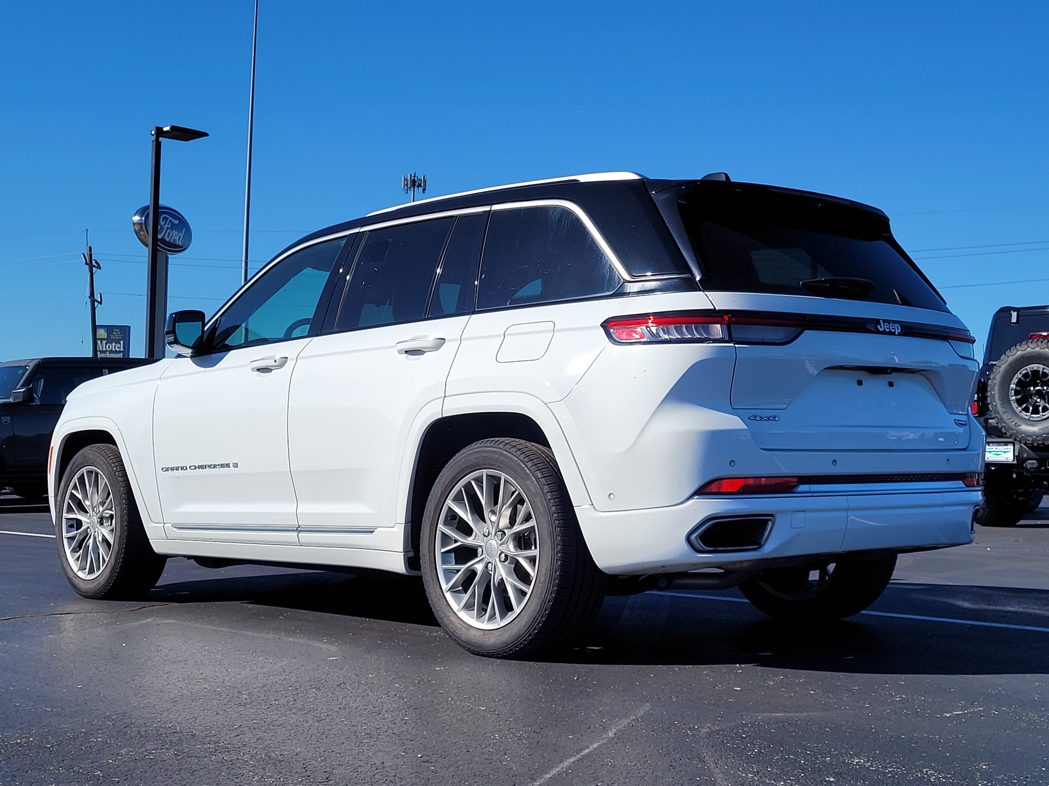 2023 Jeep Grand Cherokee Summit