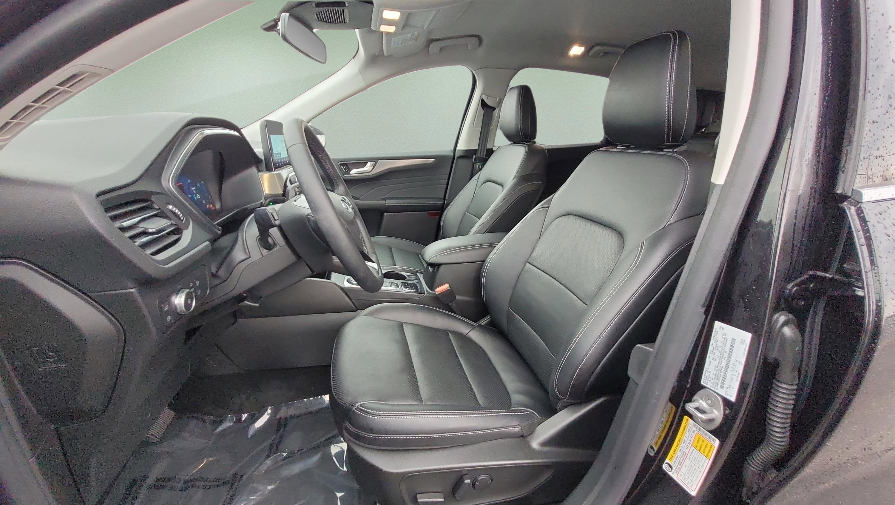 2022 Ford Escape Hybrid Titanium