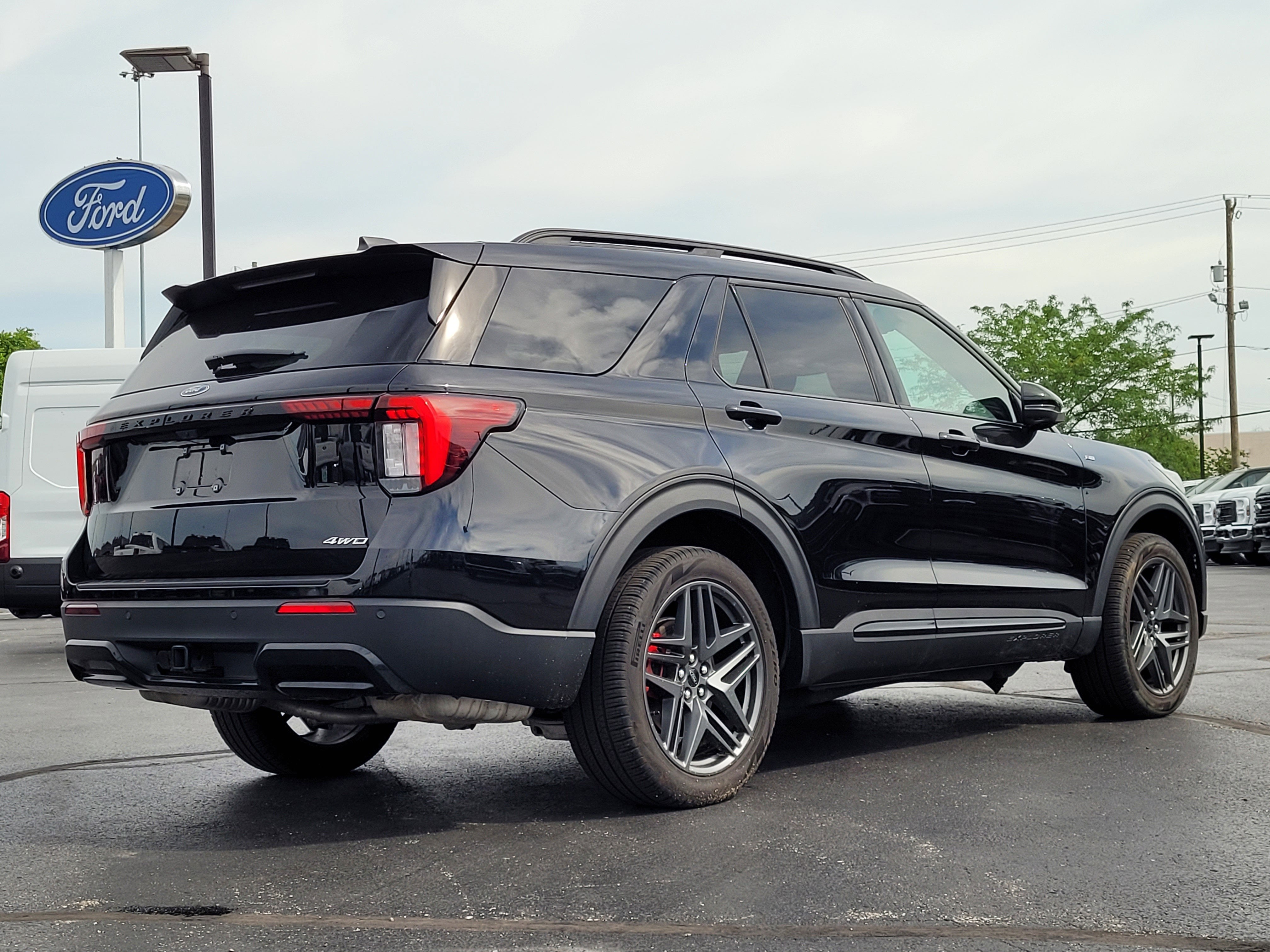 2025 Ford Explorer ST-Line
