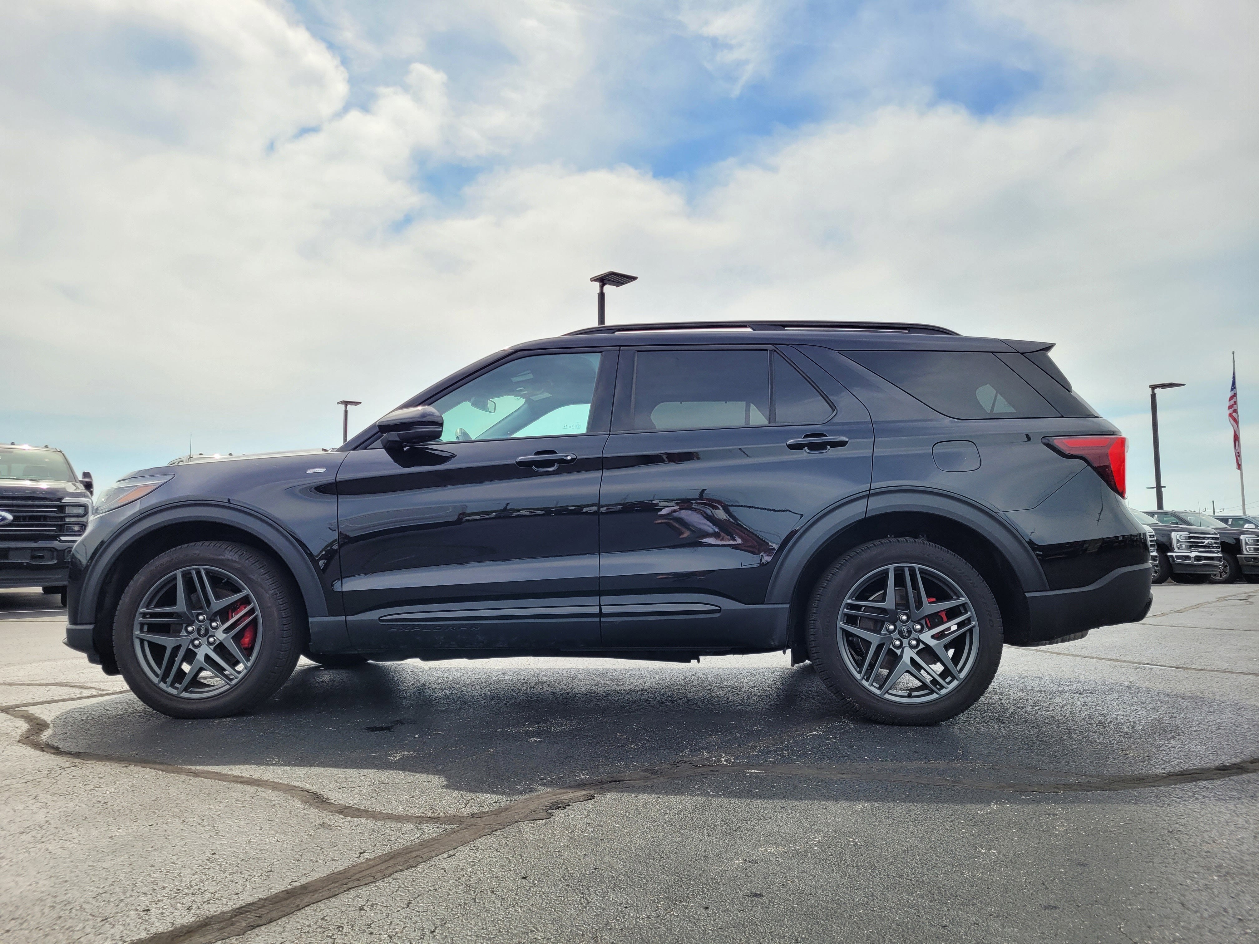 2025 Ford Explorer ST-Line
