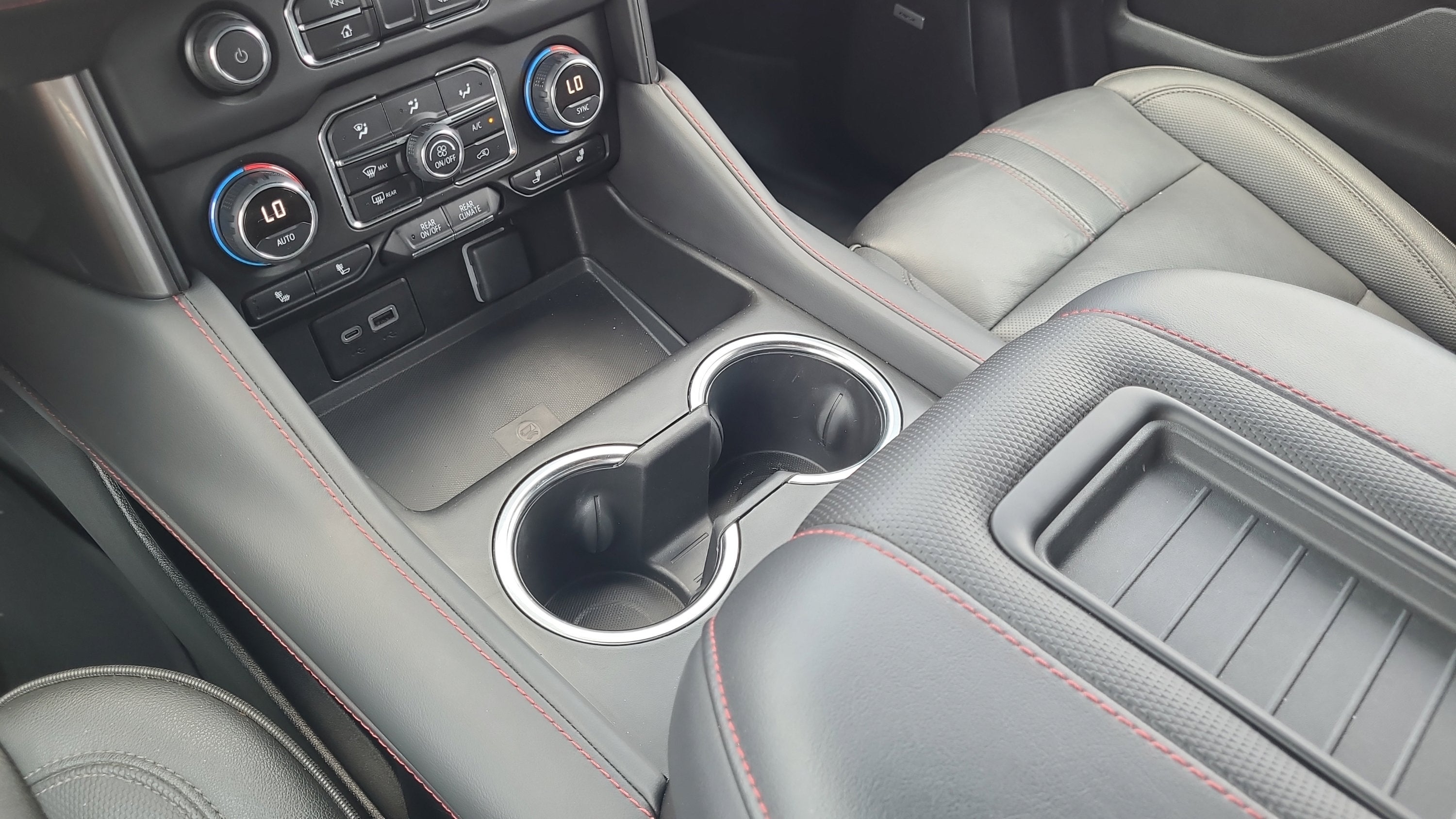 2024 Chevrolet Suburban RST