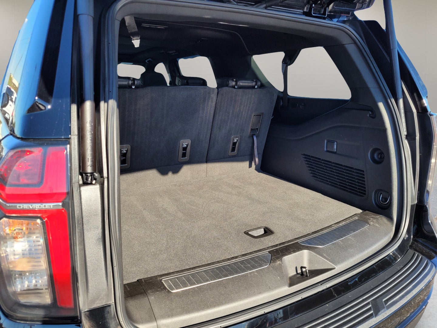 2023 Chevrolet Suburban RST
