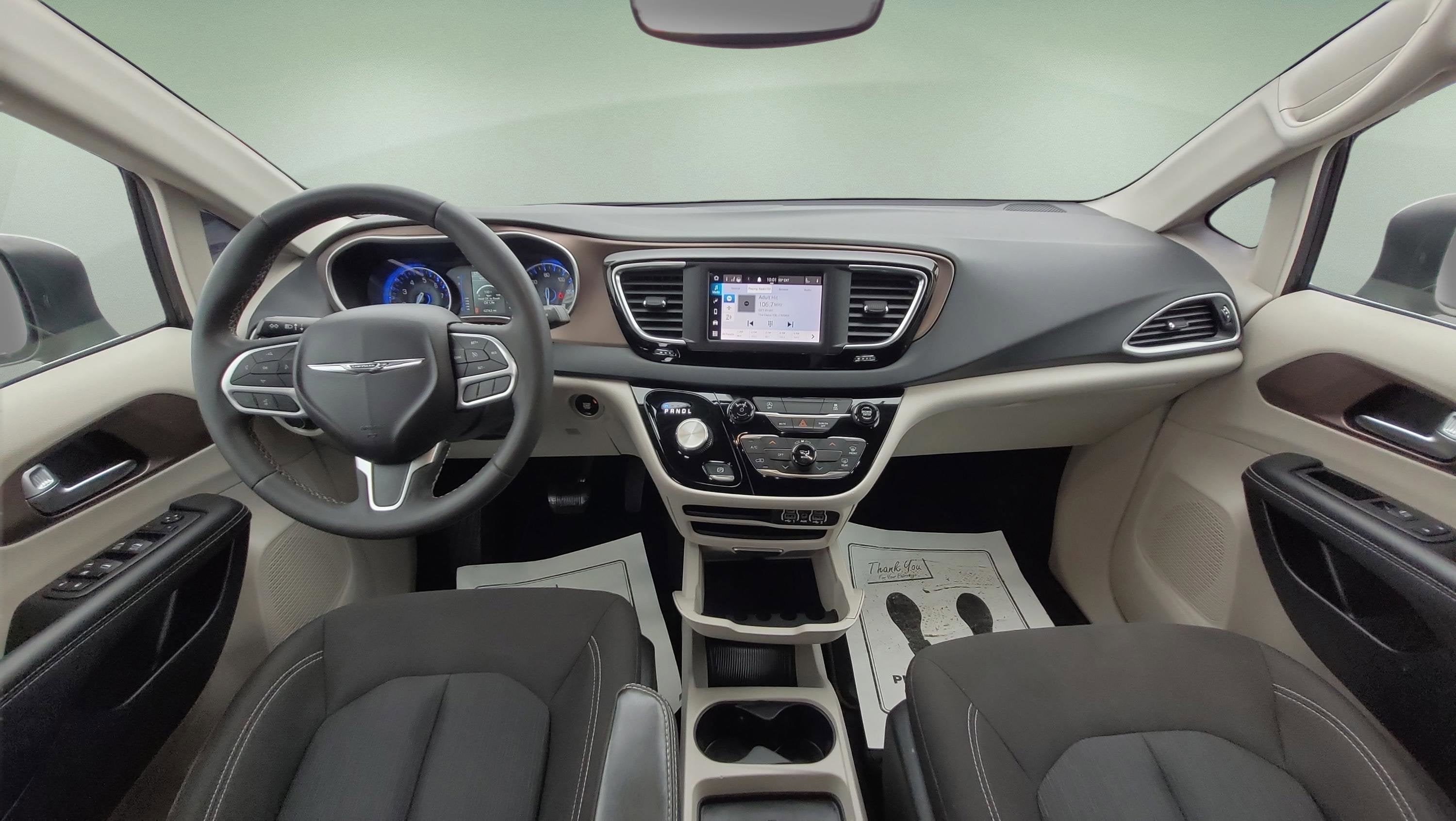 2023 Chrysler Voyager LX