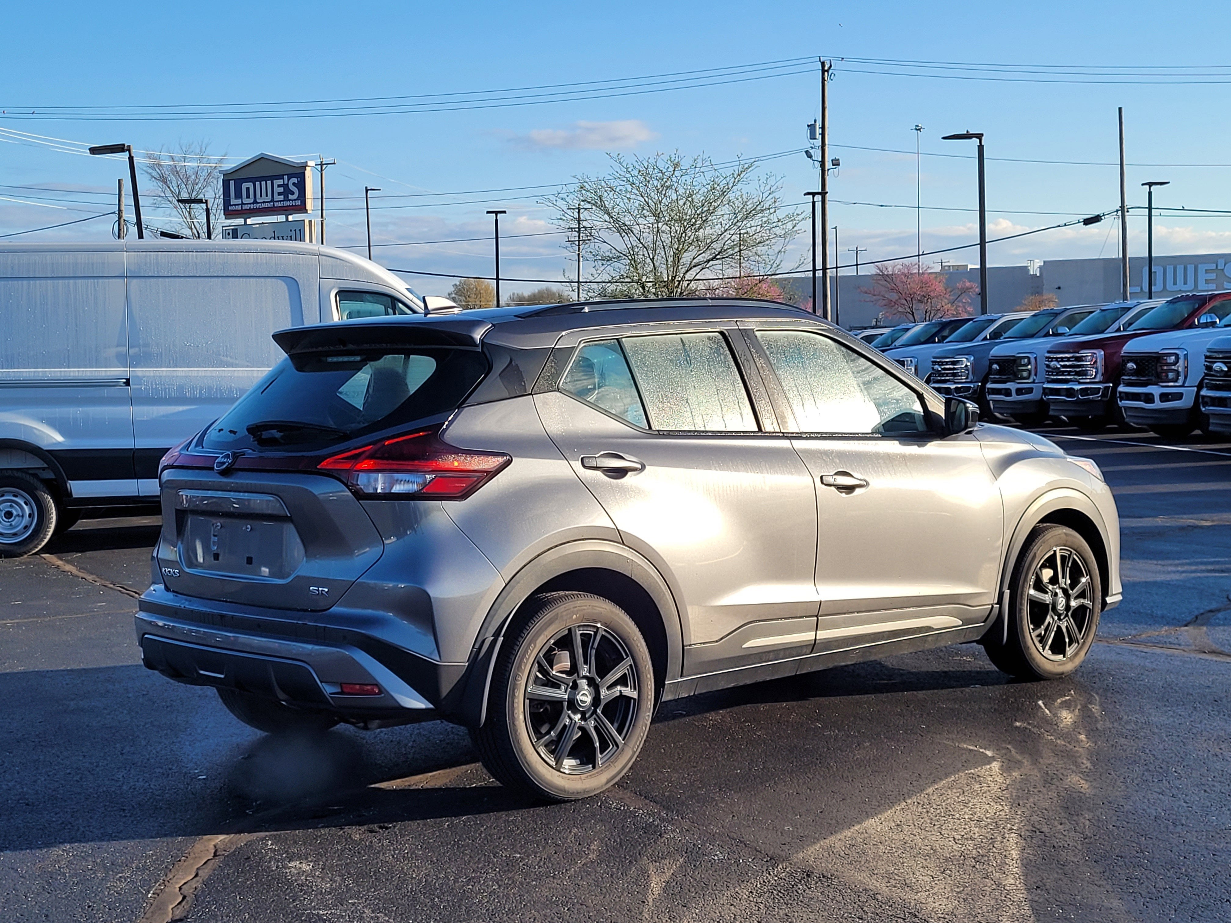 2022 Nissan Kicks SR