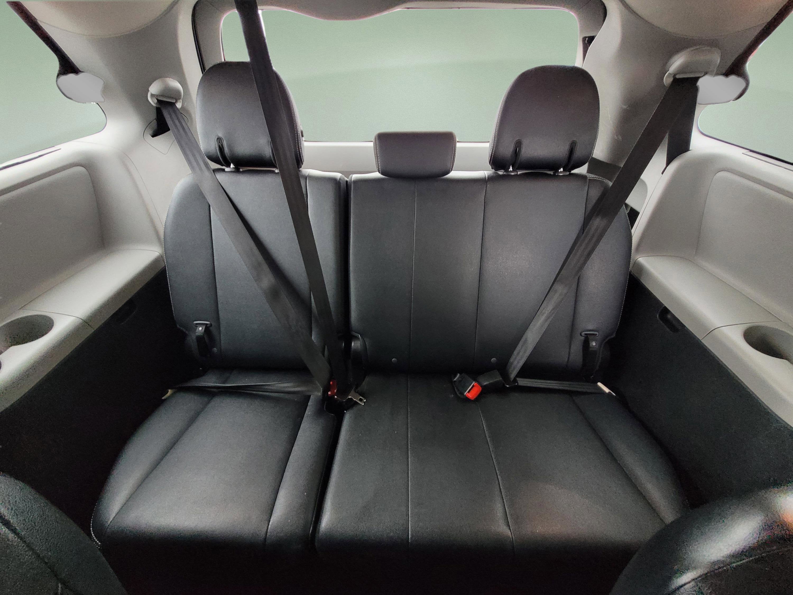 2015 Toyota Sienna SE 8 Passenger