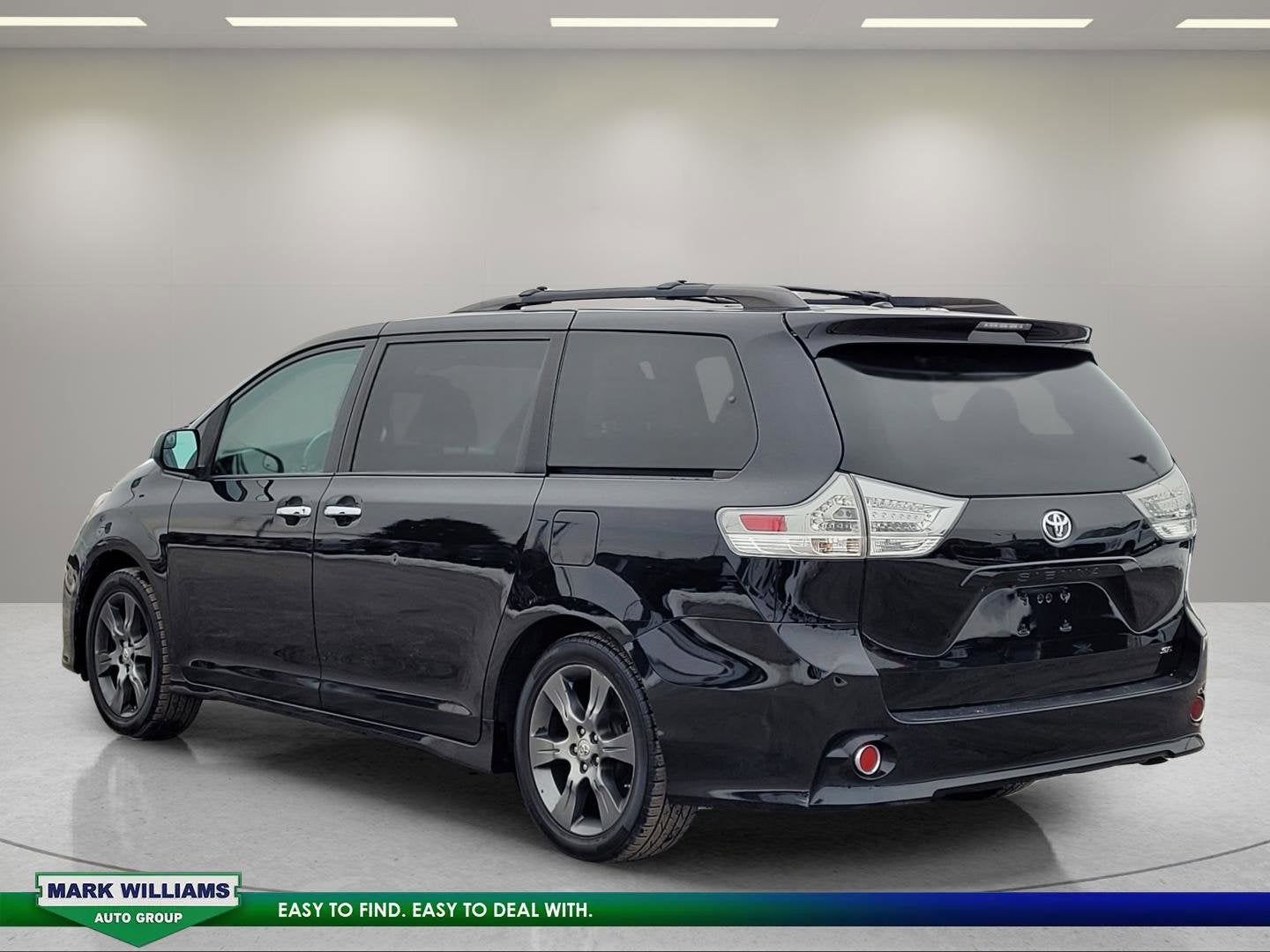 2015 Toyota Sienna SE 8 Passenger