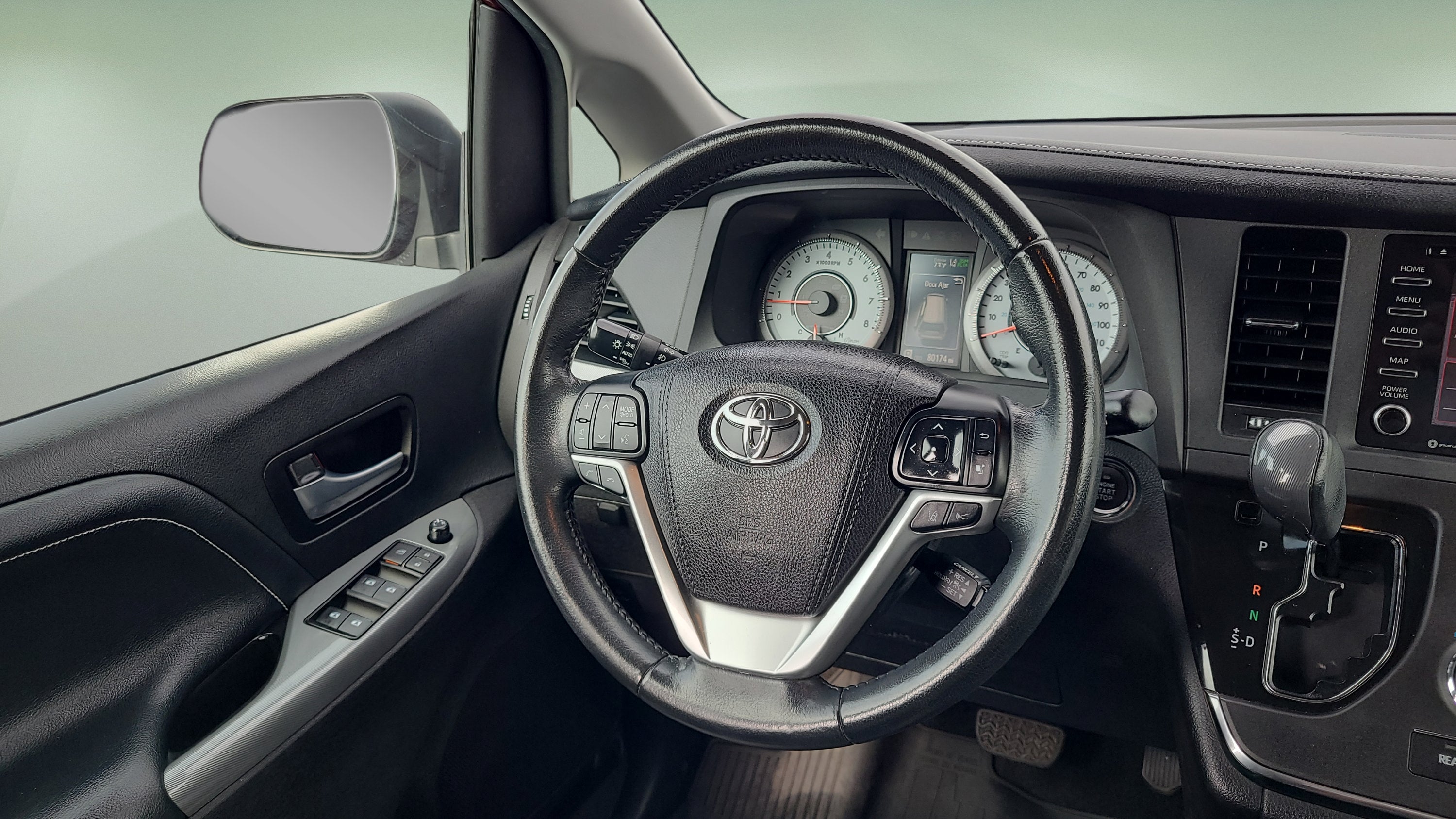 2018 Toyota Sienna SE 8 Passenger