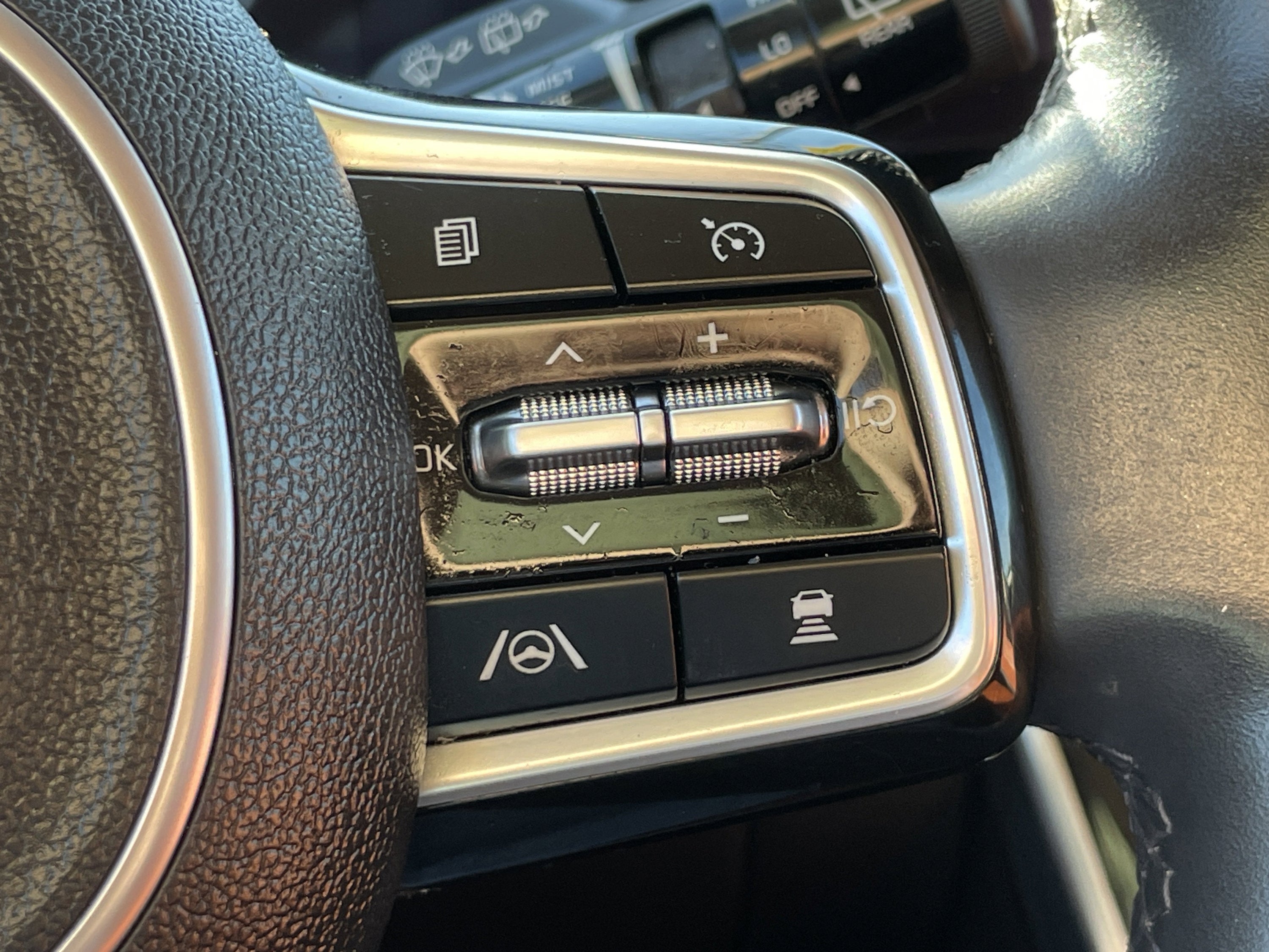 2024 Kia Carnival SX