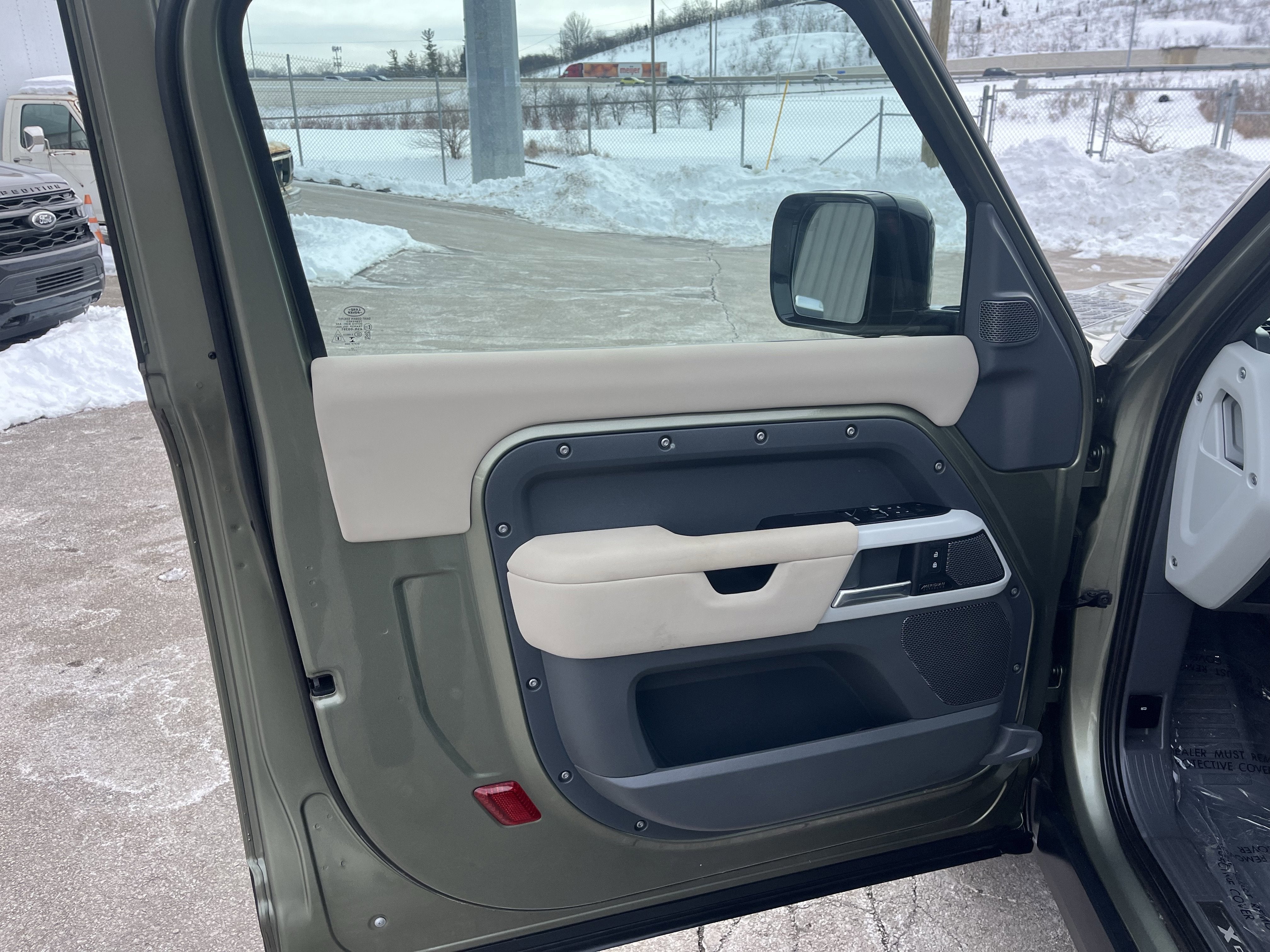 2023 Land Rover Defender 90 X-Dynamic SE