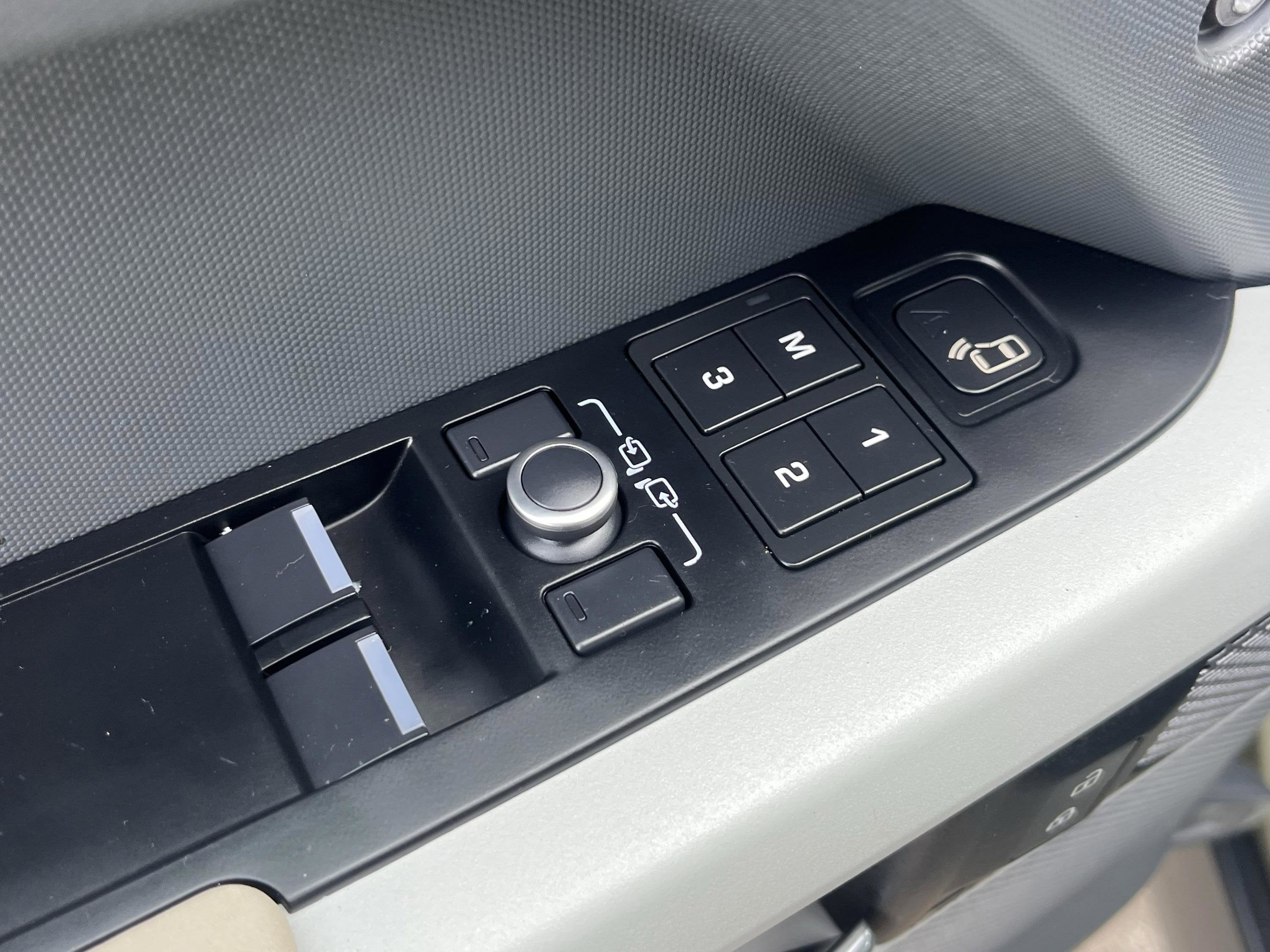 2023 Land Rover Defender 90 X-Dynamic SE