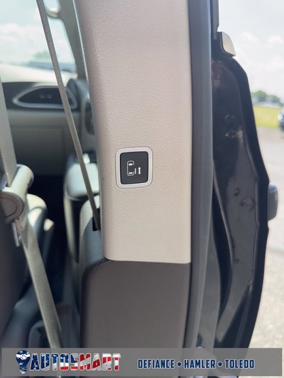 2017 Chrysler Pacifica Touring-L