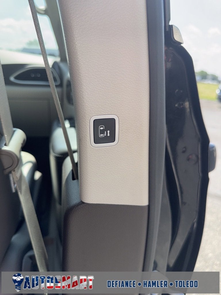 2017 Chrysler Pacifica Touring-L