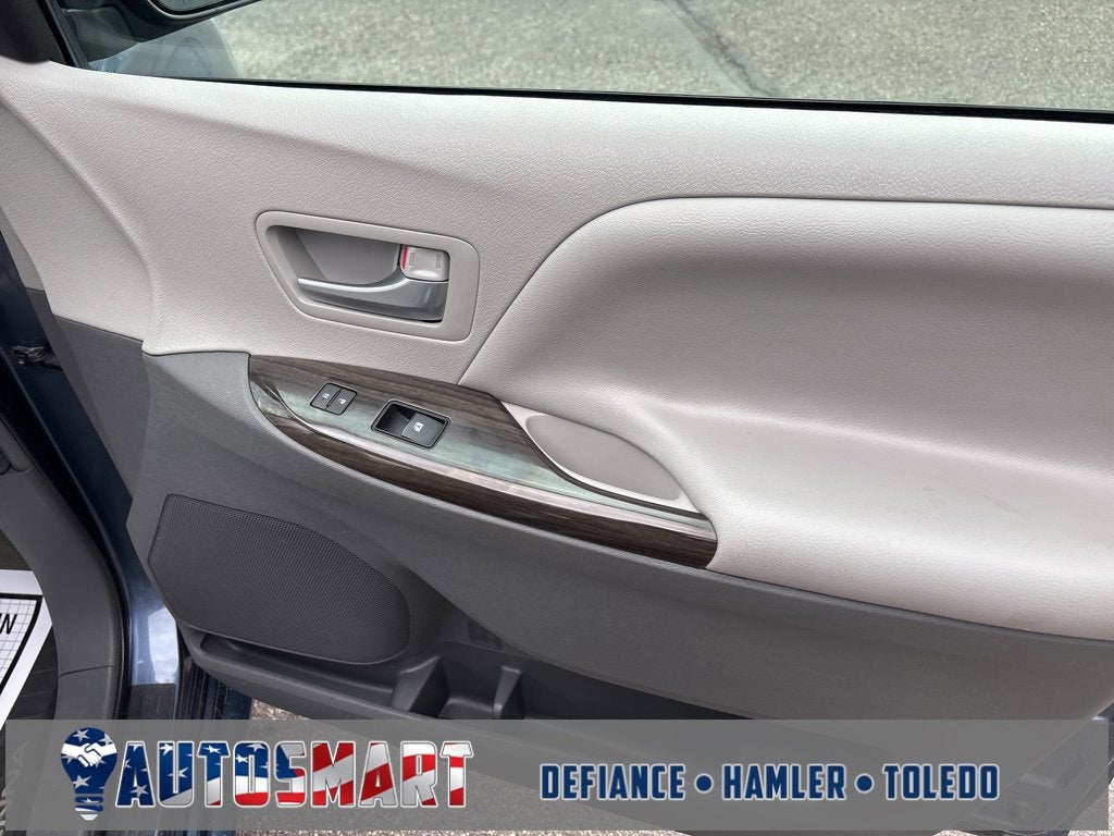 2016 Toyota Sienna XLE