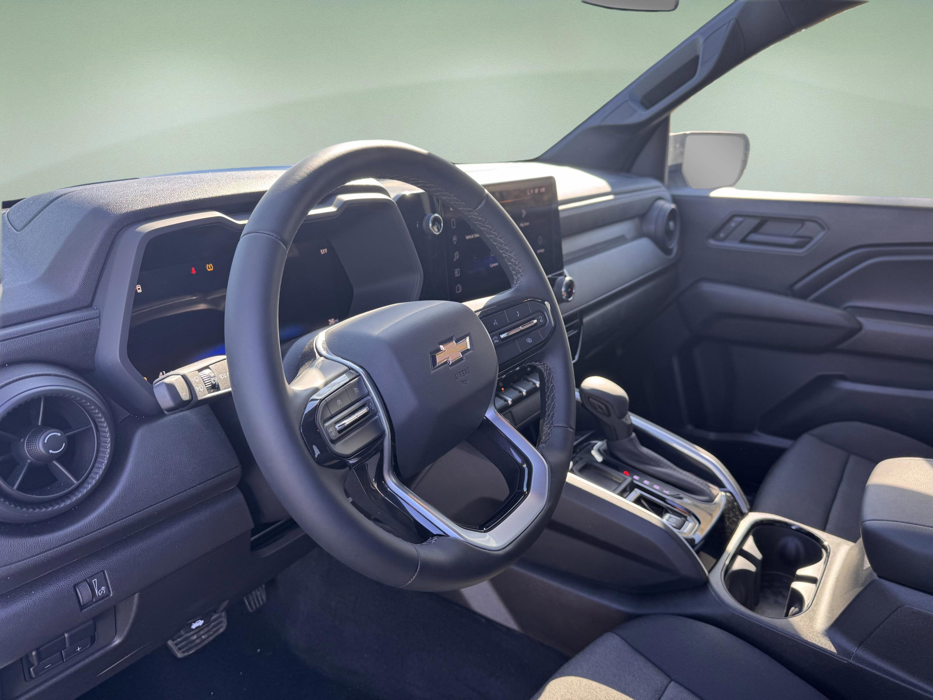 2025 Chevrolet Colorado WT/LT