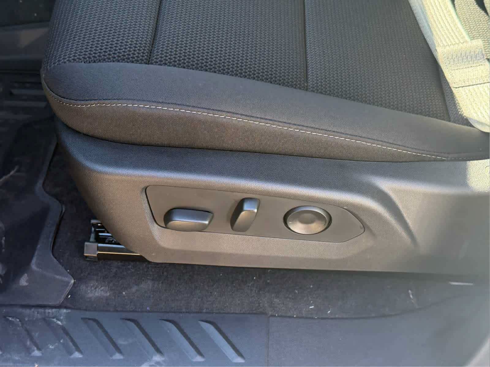 2026 Chevrolet Colorado LT - Photo 14