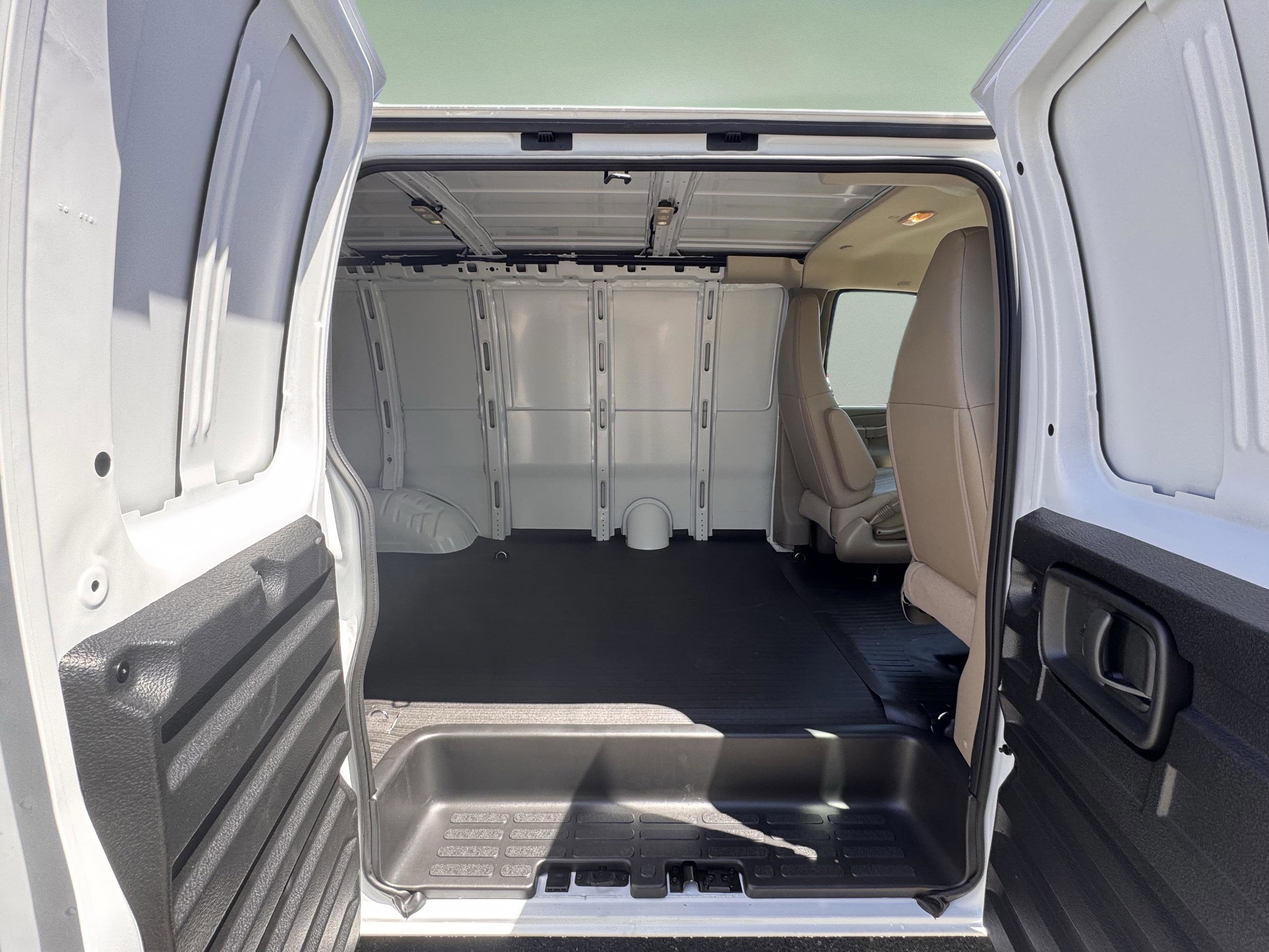 2026 Chevrolet Express Cargo 1WT