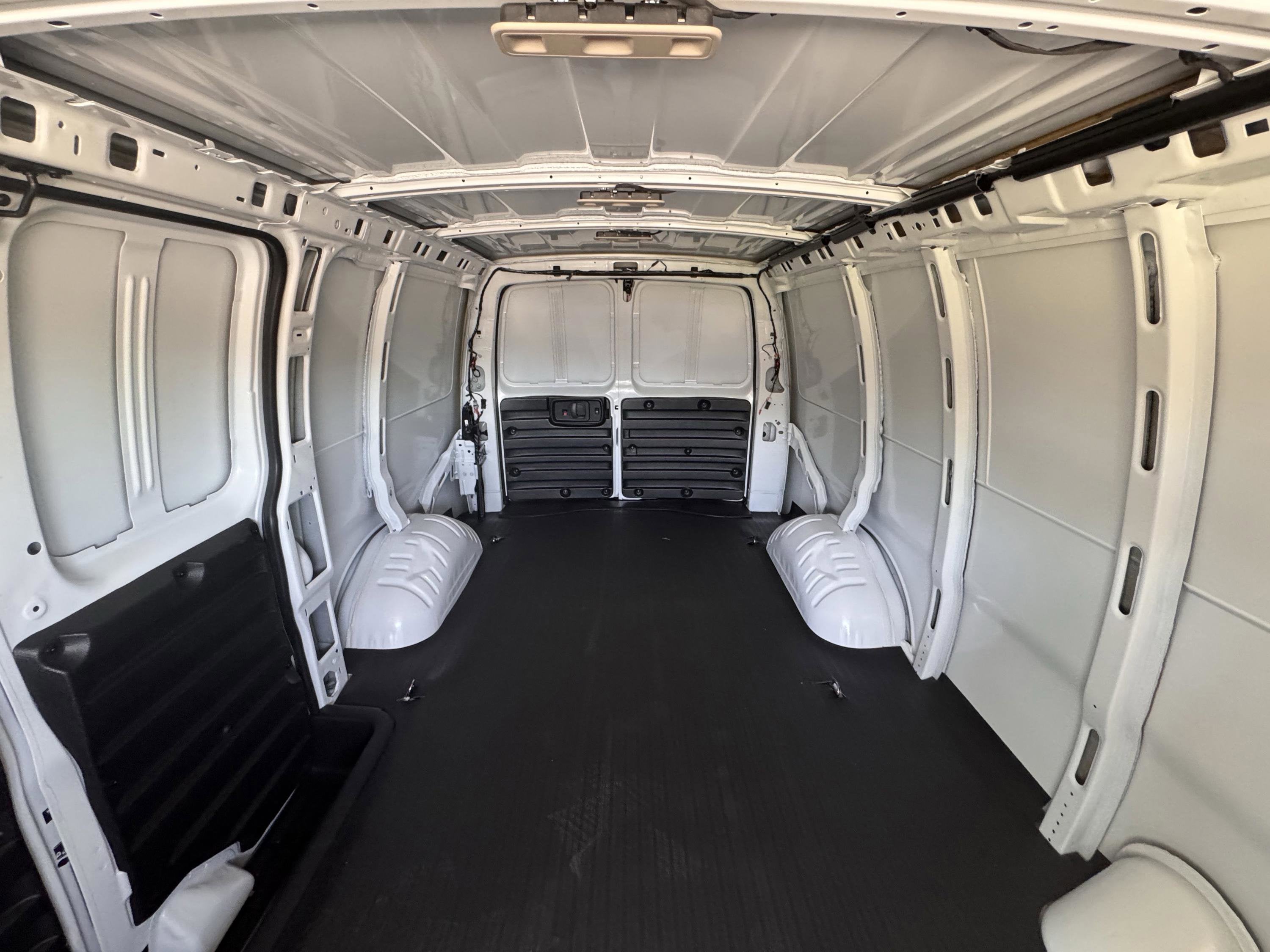 2026 Chevrolet Express Cargo 1WT
